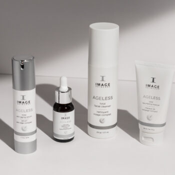 Ageless collectie met Total Facial Cleanser